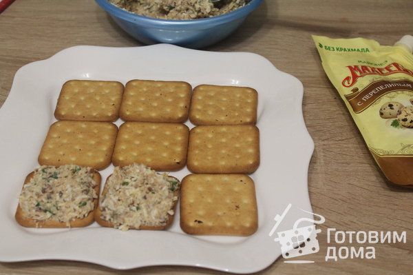 Бутерброды на крекерах с сардинами фото к рецепту 5