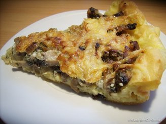 Пирог с грибами и сыром