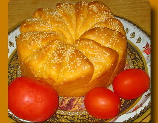 Томатный хлеб с кунжутом.