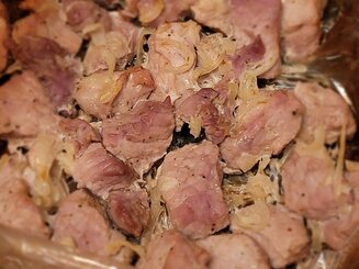 Шашлык в духовке на "луковой подушке"