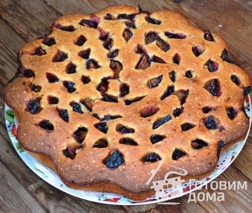 Ореховый пирог со сливами