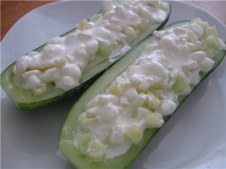 "Лодочки" из свежих огурцов