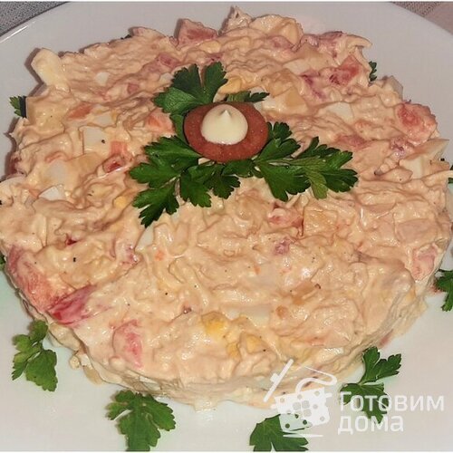 Салат с куриным филе, помидорами и сыром