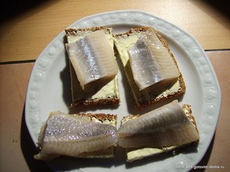 Тосты с селедкой