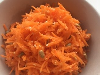 Пикантный морковный салат