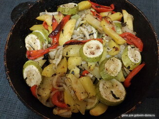 Картофель маринованный и запеченный в духовке с овощами