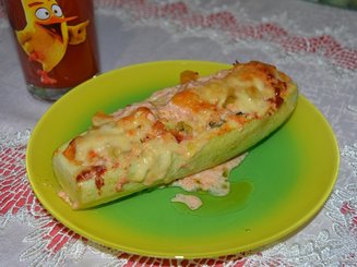 Кабачки, фаршированные курицей