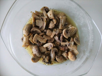 Манитарья ладолемоно (грибы с оливковым маслом и соком лимона)