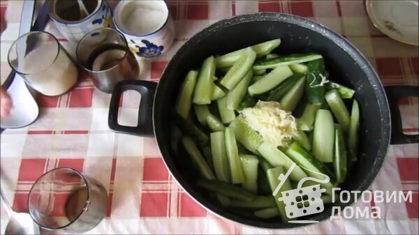 Салат из огурцов с чесноком «Дамские пальчики» на зиму фото к рецепту 1