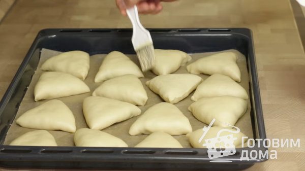 Пирожки с луком и яйцом. Вкусное дрожжевое тесто фото к рецепту 2