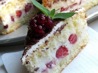 Пирожные с клубникой
