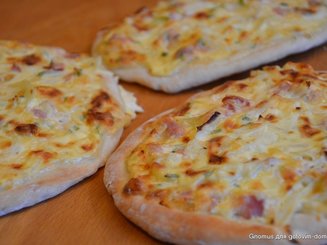 Фламмкухен из Эльзасса - пирог с луком, беконом и сыром
