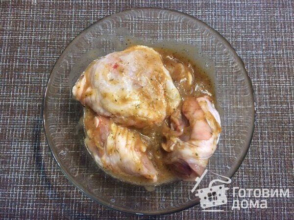 Куриные бедра в розовом соусе, запеченные в духовке по-Махеевски фото к рецепту 3