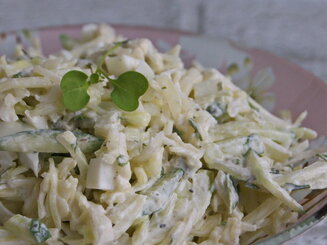Салат с огурцом, капустой и яблоками по-татарски