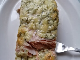 Красная рыба в сметанно-сырном соусе