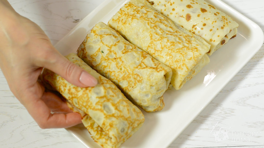 Запеченные блины с курицей в духовке