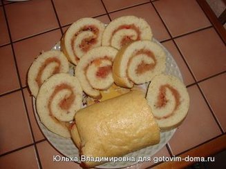 Рулет, который выпекается вместе с начинкой