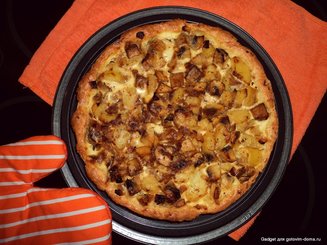 Открытый пирог с картофелем и грибами