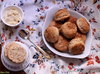 Мини сконы с кобертурой из пармезана и кунжута