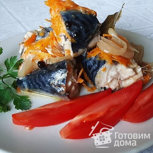 Скумбрия с овощами в банке в духовке