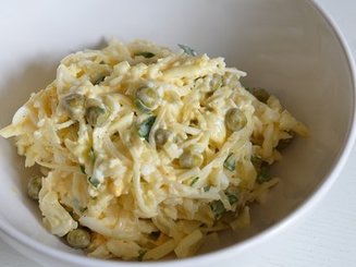 Салат из редиса с сыром и яйцами