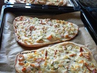 Фламмкухен из Эльзасса - пирог с луком, беконом и сыром