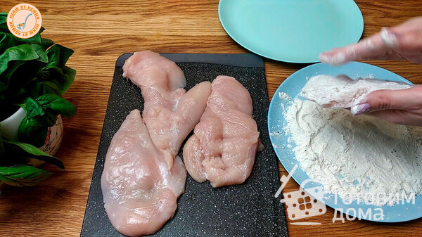 Нежная курица в соусе с картофелем и салатом фото к рецепту 5
