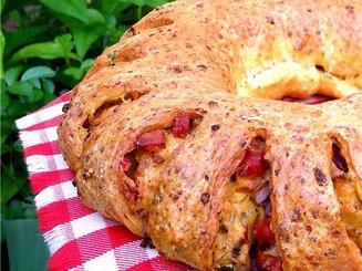 Рулет-цветок с грибами, ветчиной и сыром