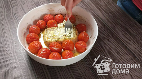 Паста с сыром фета, помидорами черри и беконом фото к рецепту 5