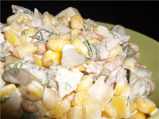 Салат с курицей, фасолью и сыром