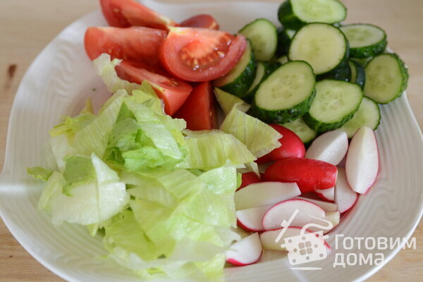 Салат из овощей с соусом Цезарь фото к рецепту 5