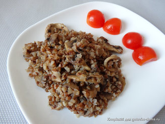 Каша гречневая с грибами и луком