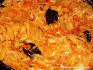 Капуста с черносливом