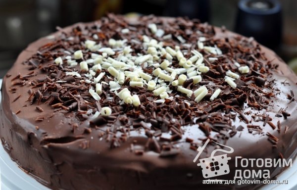 Торт шоколадно-сливочный с ягодной прослойкой фото к рецепту 1