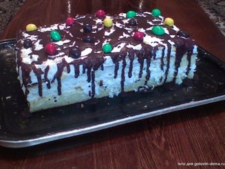 Торт с персиками, миндалем и шоколадом