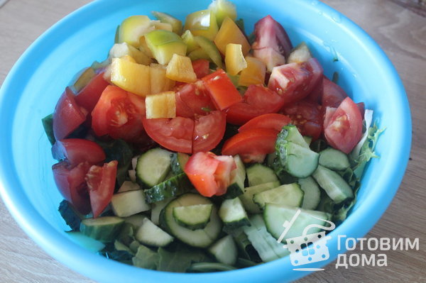 Летний овощной салат с кукурузой фото к рецепту 2