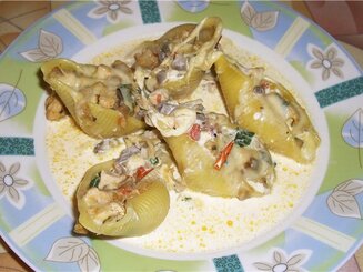 Конкильони с курицей и овощами в сливочном соусе