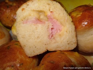 Чесночно-розмариновые булочки с беконом и сыром