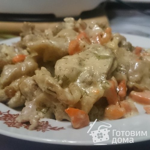 Курица,  тушеная в сметане