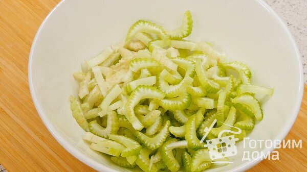 Жареный сельдерей с душистым перцем, рисом и курицей фото к рецепту 2