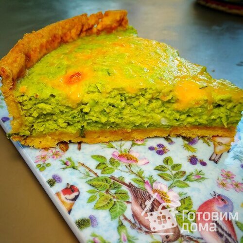 Пирог с зеленым горошком и луком