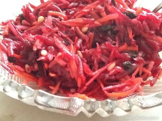Свекольно-морковный салат с яблоками