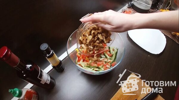 Салат с курицей без майонеза фото к рецепту 8