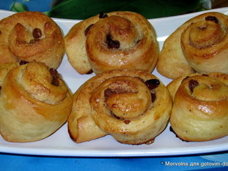 Булочки с корицей и черносливом