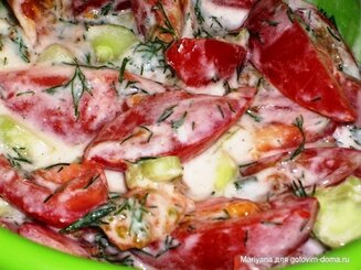 Салат из помидор с огурцами - что может быть нового?