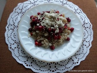 Овсяная каша с халвой и малиной