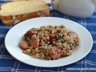 Гречка с сосисками и грибами