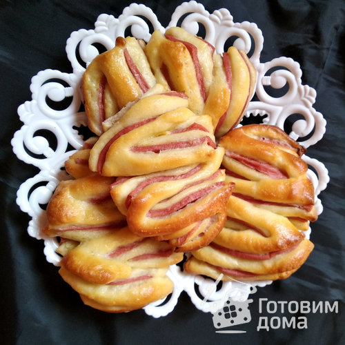 Булочки с колбасой