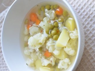 Суп с цветной капустой и зелёным горошком (без масла)