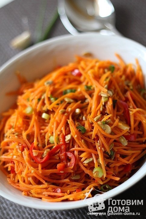 Пикантный морковный салат